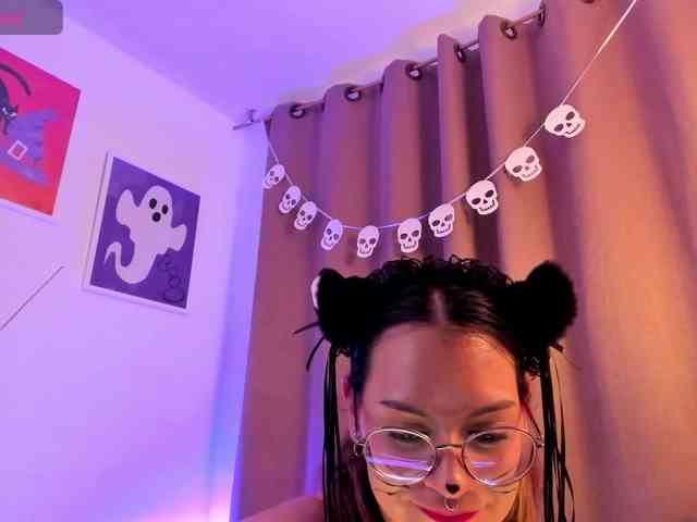 Angie-Pirs webcam