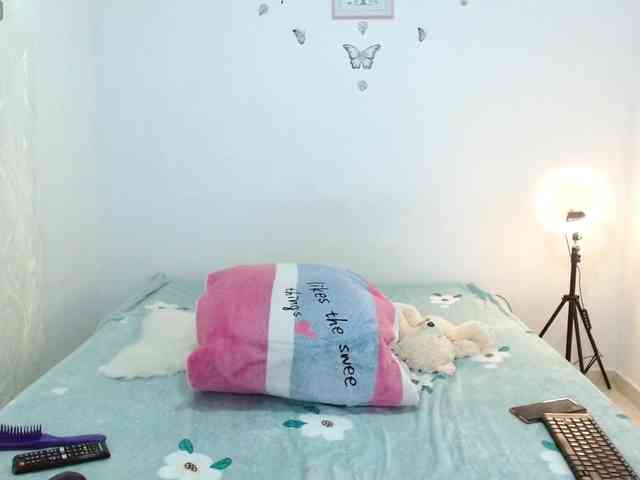 littleshydoll webcam