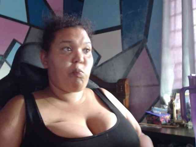 beautifulchubbyqueen webcam