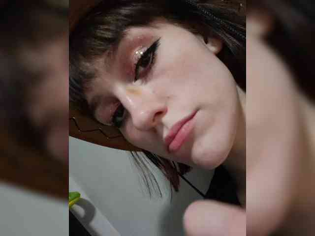 Moonlitmiragea webcam