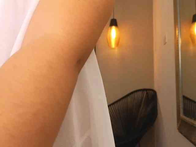 Sharlotte-Milk webcam