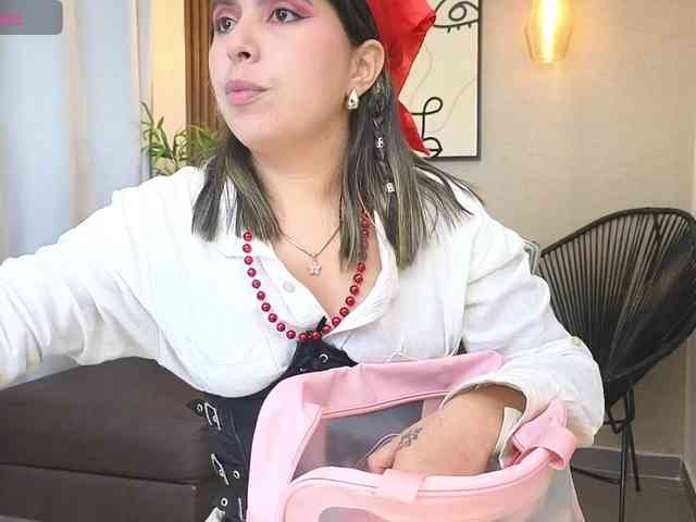 Sharlotte-Milk webcam