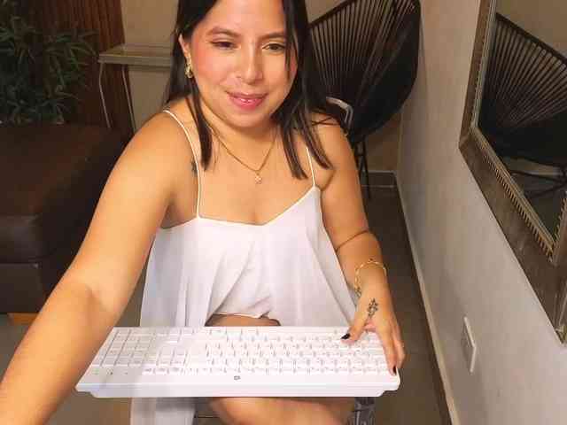Sharlotte-Milk webcam