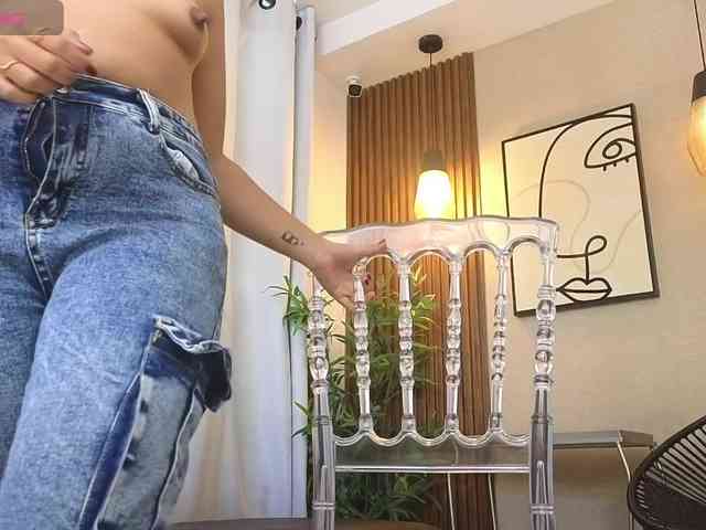 Sharlotte-Milk webcam