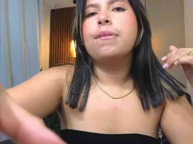 Sharlotte-Milk webcam