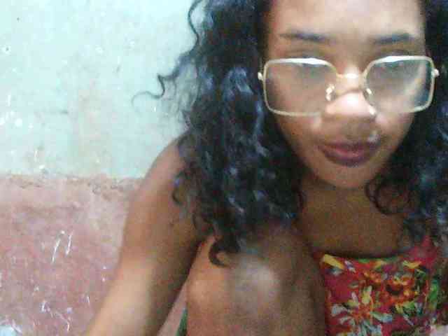 TriciaBella webcam