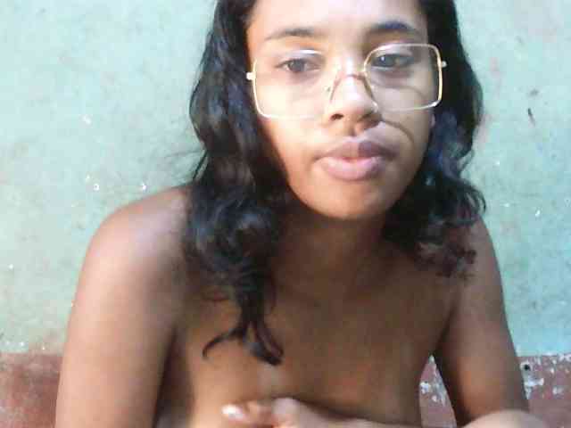 TriciaBella webcam