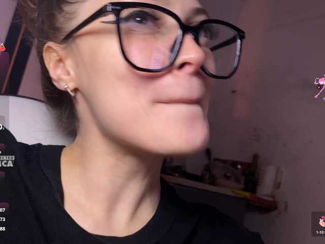 Accedi alla chat con il nickname cutemilana_sw cutemilana_sw