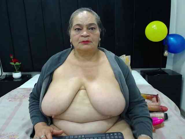 QueenMatturex webcam