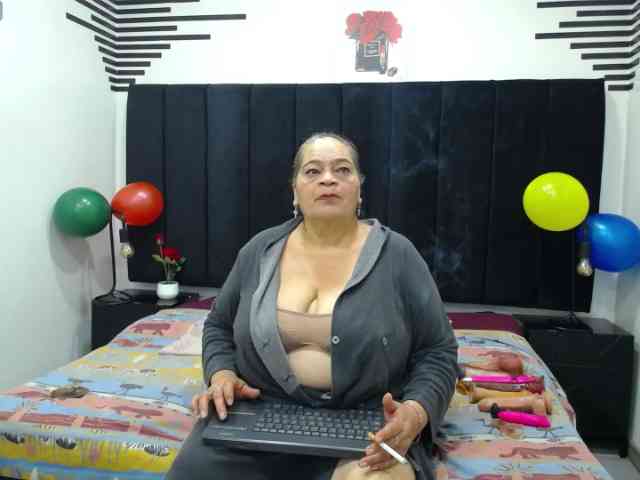 QueenMatturex webcam
