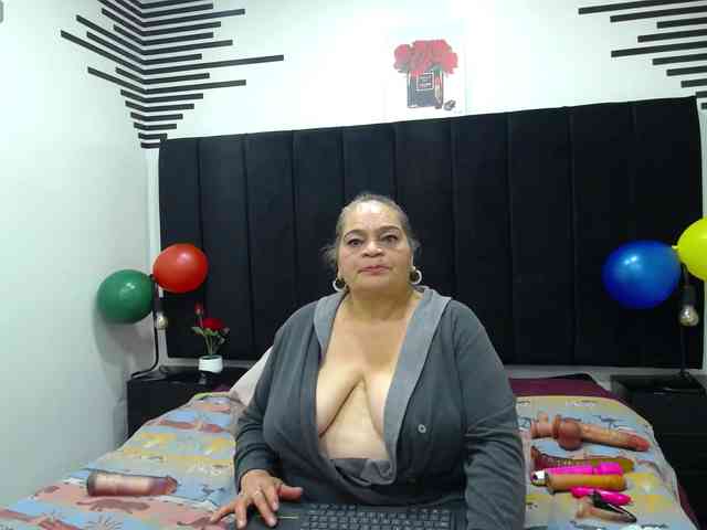 QueenMatturex webcam