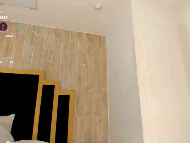 AriaFoster webcam