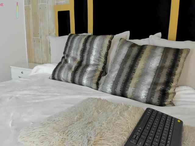 AriaFoster webcam