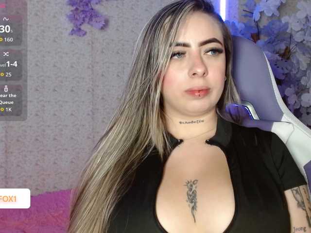 NaomiFox1 webcam
