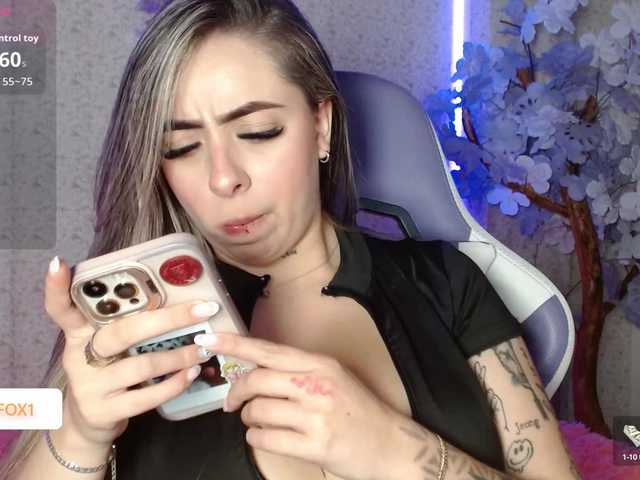 NaomiFox1 webcam