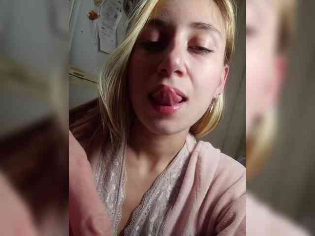 MilkyGirl webcam
