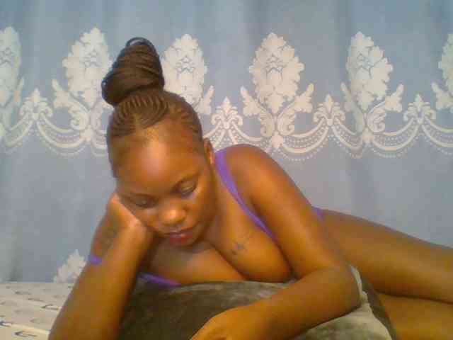 Prettydarksin webcam
