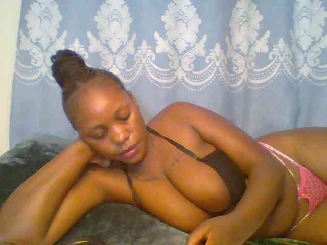 Prettydarksin webcam