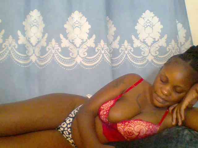 Prettydarksin webcam