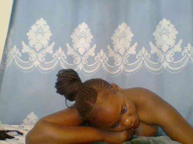 Prettydarksin webcam