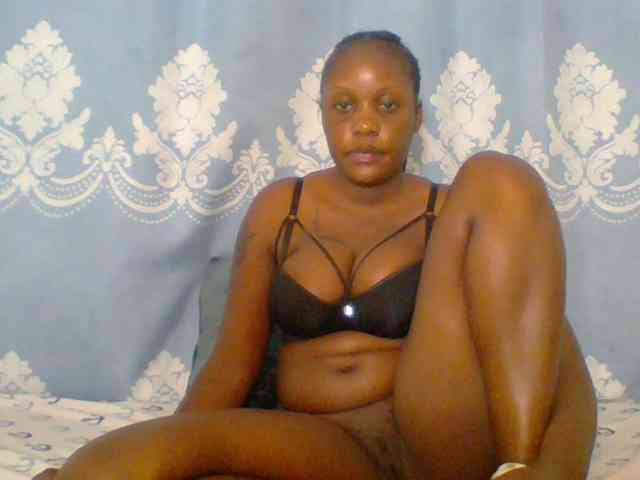 Prettydarksin webcam