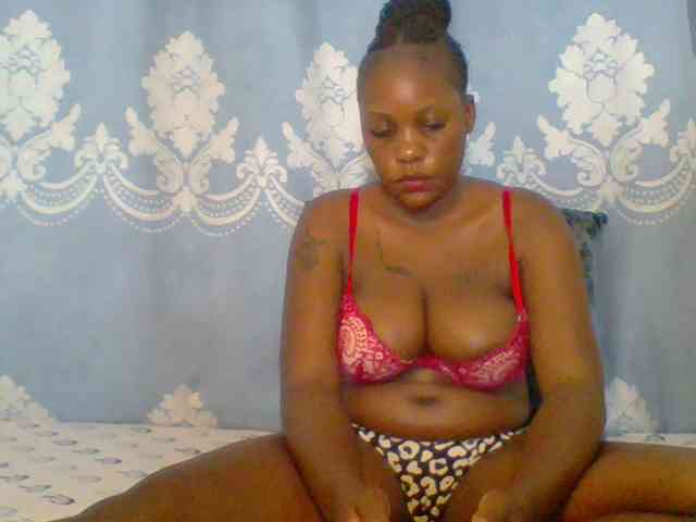 Prettydarksin webcam