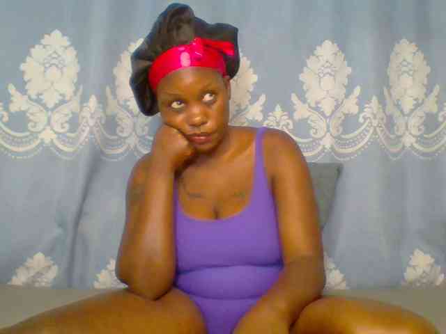 Prettydarksin webcam