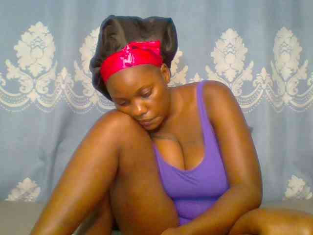 Prettydarksin webcam