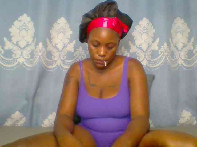 Prettydarksin webcam