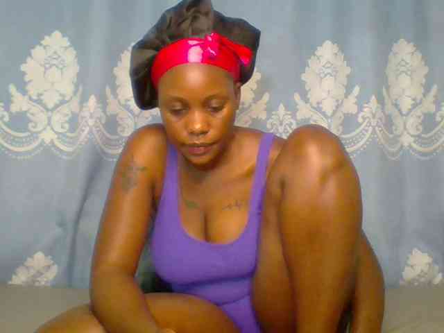 Prettydarksin webcam