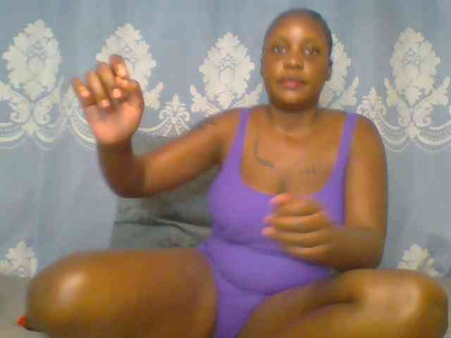 Prettydarksin webcam