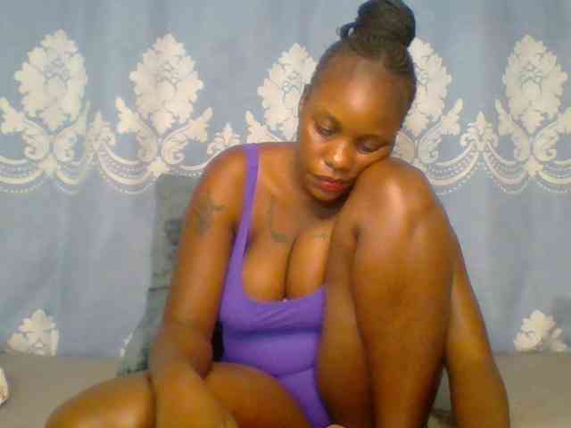 Prettydarksin webcam