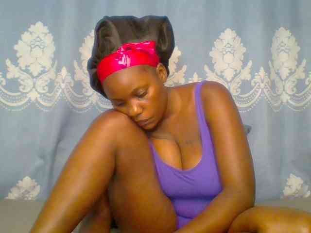 Prettydarksin webcam