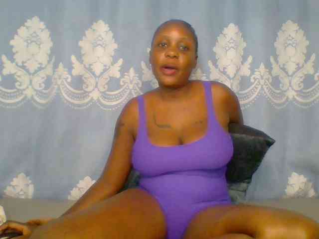 Prettydarksin webcam