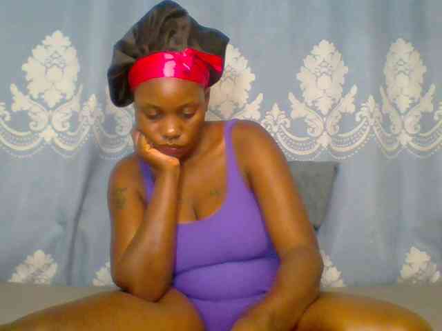 Prettydarksin webcam