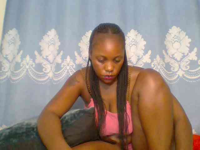 Prettydarksin webcam