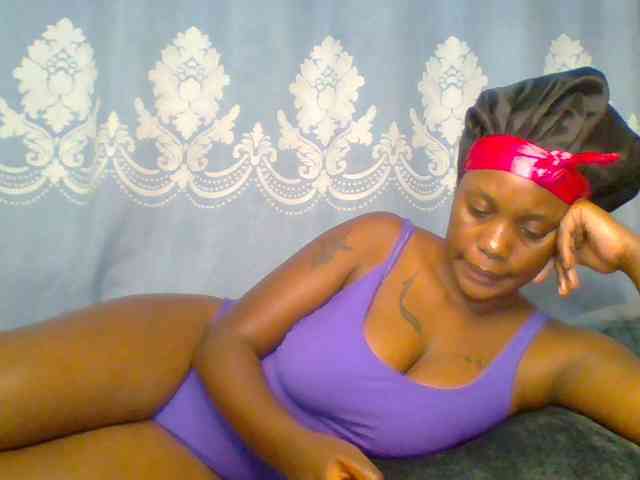 Prettydarksin webcam