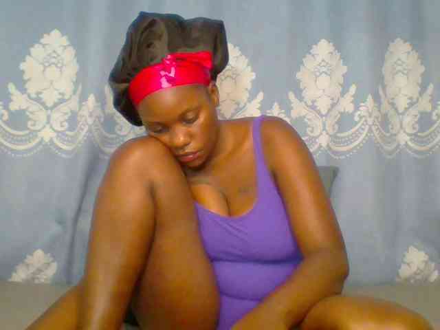 Prettydarksin webcam