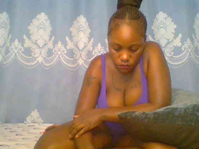 Prettydarksin webcam