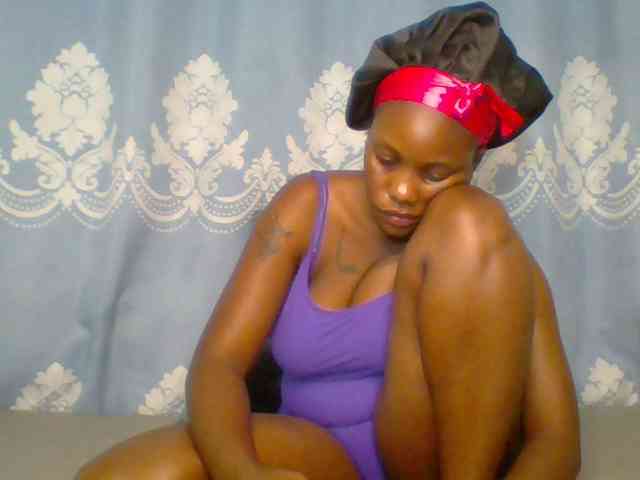 Prettydarksin webcam