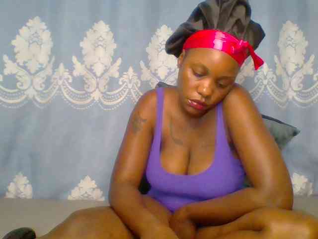 Prettydarksin webcam