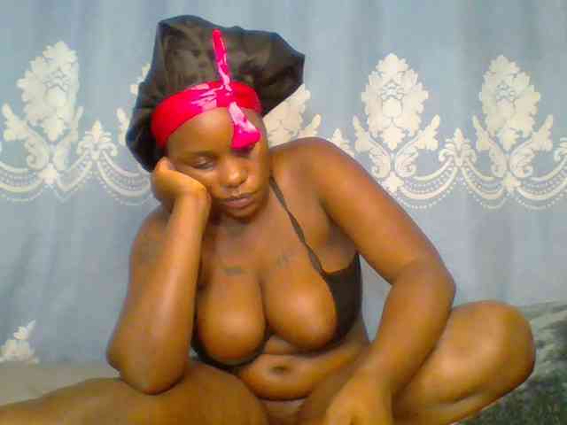 Prettydarksin webcam