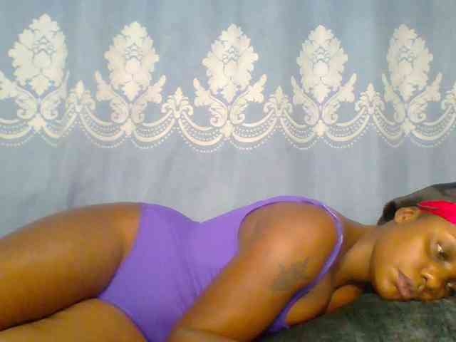 Prettydarksin webcam