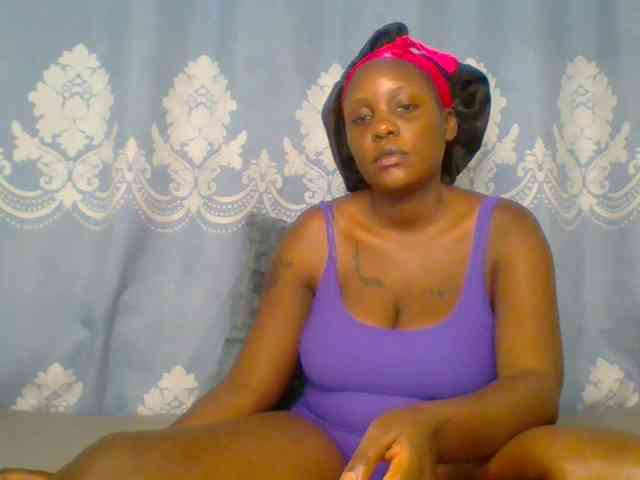 Prettydarksin webcam