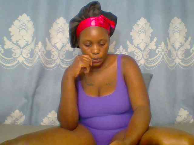 Prettydarksin webcam