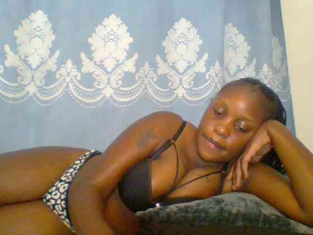 Prettydarksin webcam