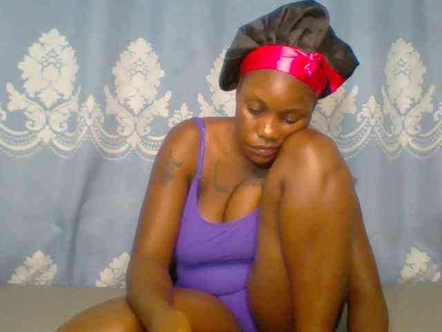 Prettydarksin webcam