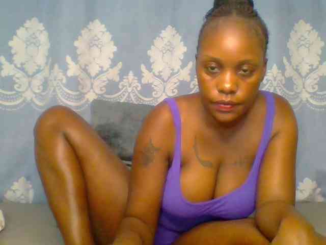 Prettydarksin webcam