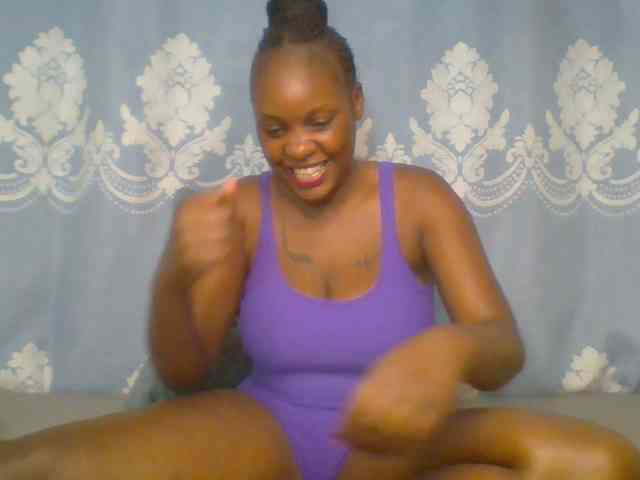 Prettydarksin webcam