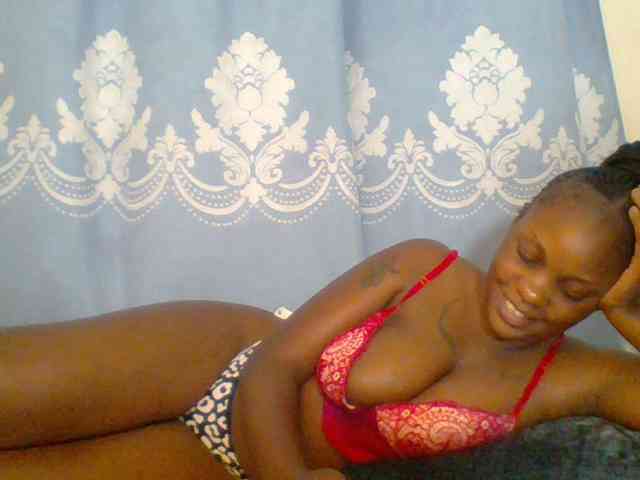 Prettydarksin webcam
